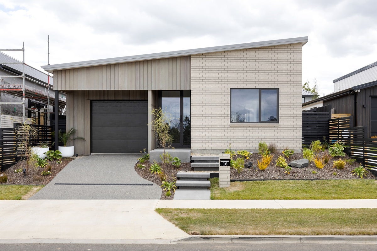 16 Lumino Terrace, Peacocke, Hamilton - Carousel 1
