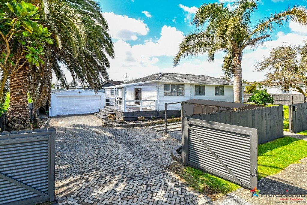 2 Serrano Place, Clover Park, Auckland - Carousel 1