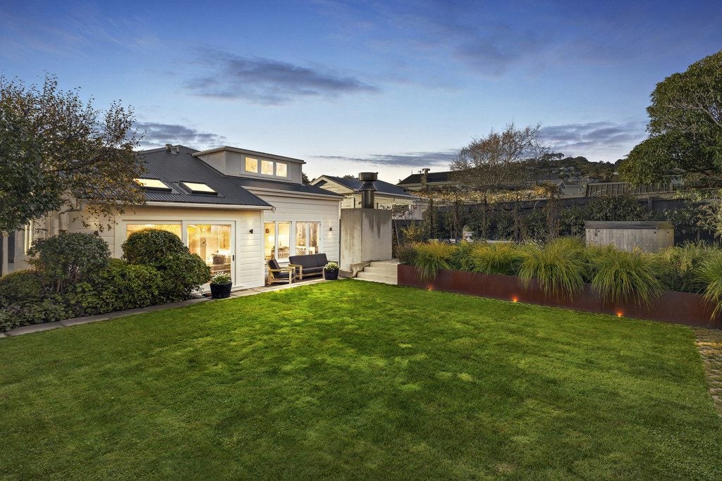 17 West Road, Northland, Wellington - Carousel 1