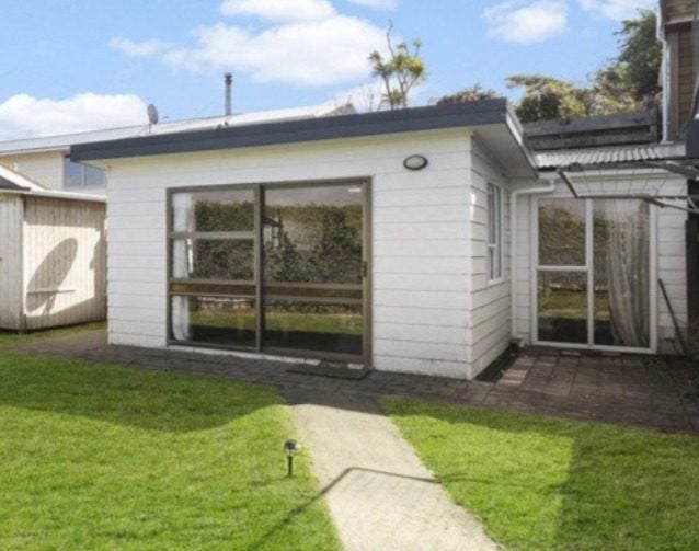 5 Arahanga Grove, Maupuia, Wellington - Carousel 1