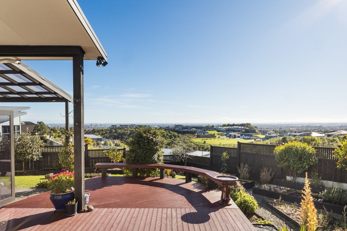 111 Ruapehu Drive, Fitzherbert, Palmerston North, Manawatu / Whanganui - Carousel 2