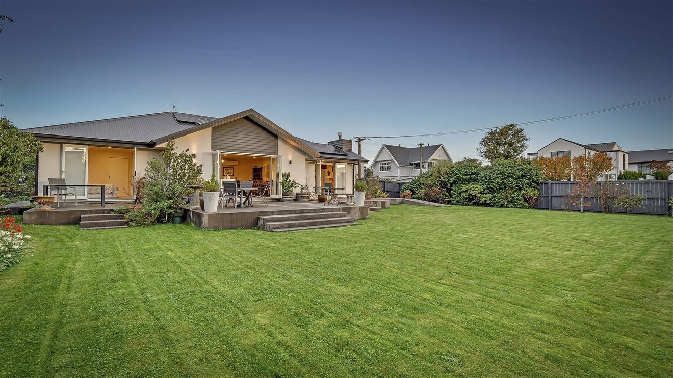 10 Queens Avenue, Merivale, Christchurch - Carousel 2