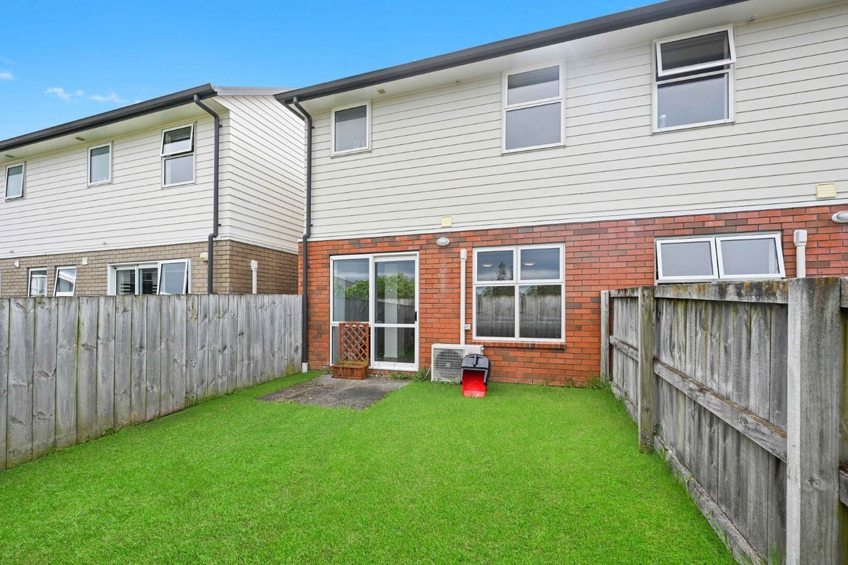 59 Chiefs Court, Hamilton East, Hamilton - Carousel 9