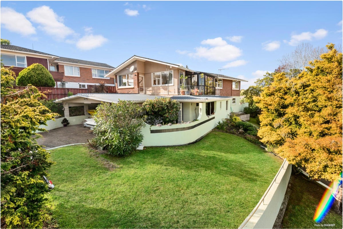 20 Valley View Road, Glenfield, Auckland - Carousel 2