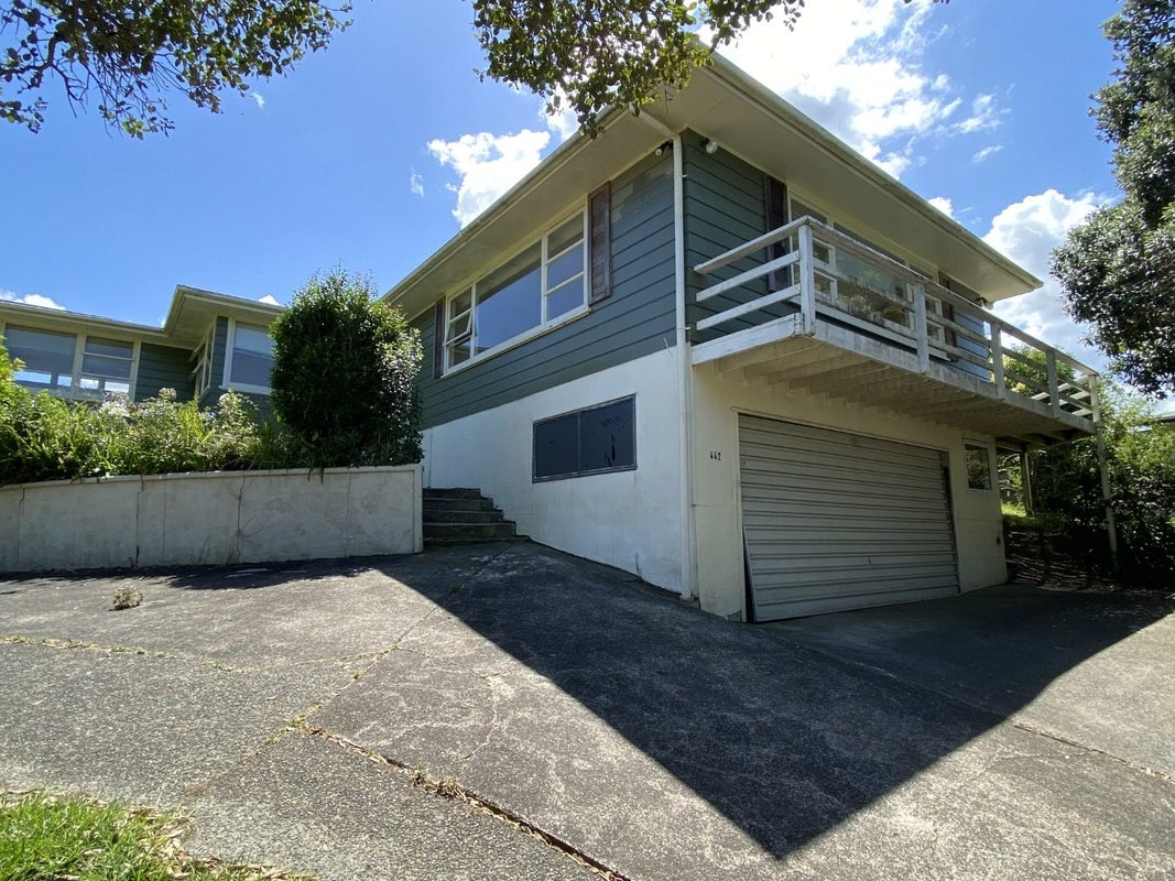 42 Divich Avenue, Te Atatu South, Auckland - Carousel 2