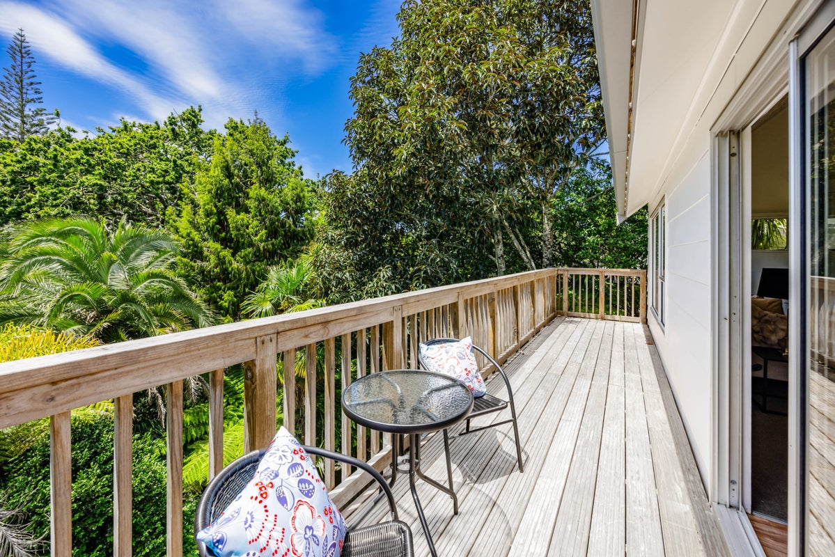 1/225 Beach Haven Road, Beach Haven, Auckland - Carousel 2