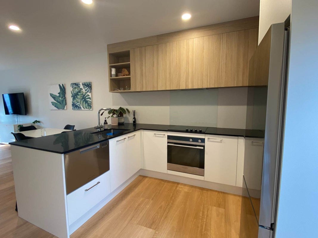 2/11 Anderson Avenue, Point England, Auckland - Carousel 2