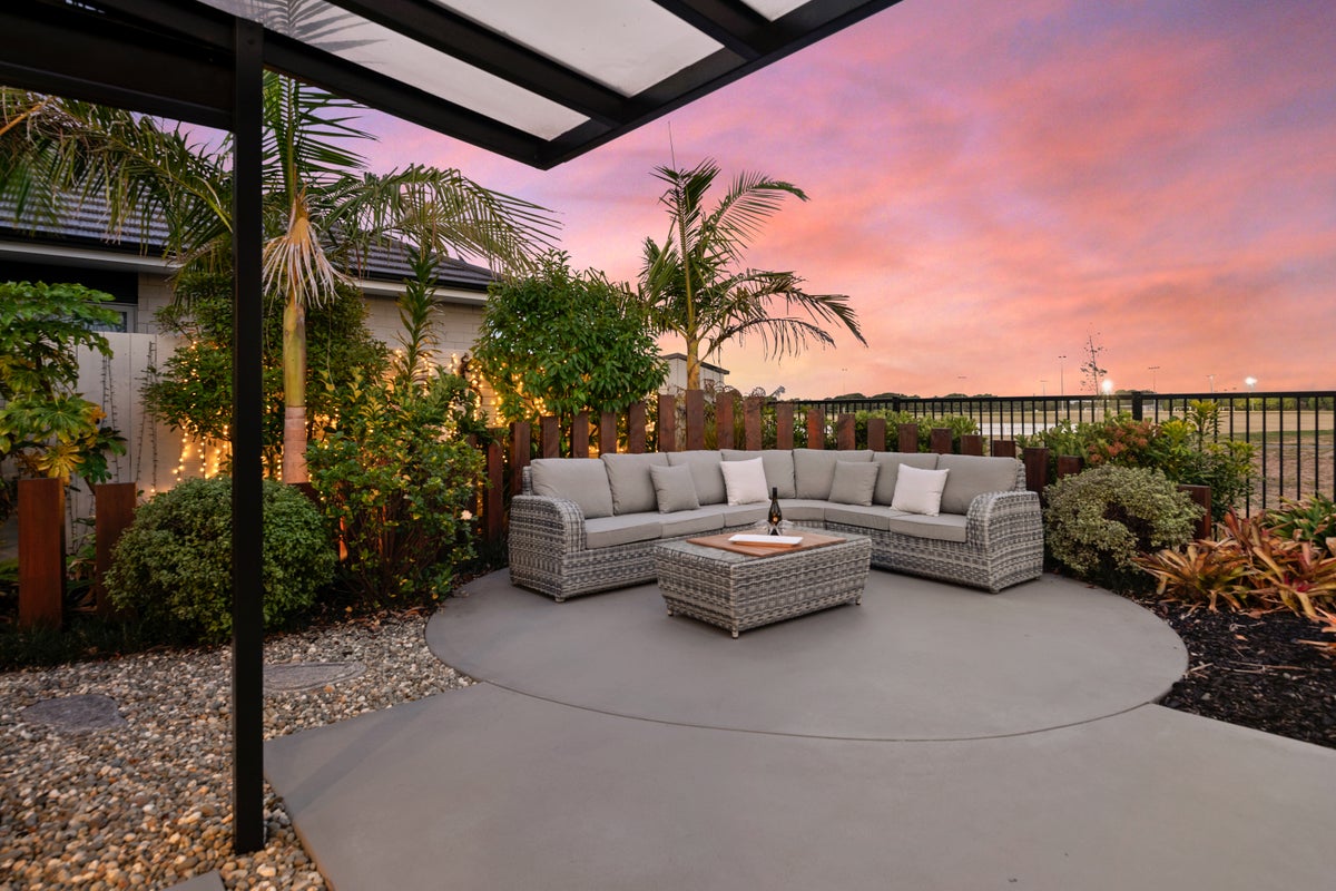 24 Drabble Crescent, Papamoa Beach, Papamoa - Carousel 2