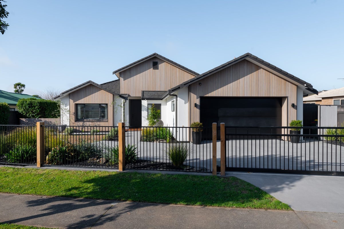 28 Caversham Drive, Rototuna, Hamilton - Carousel 1