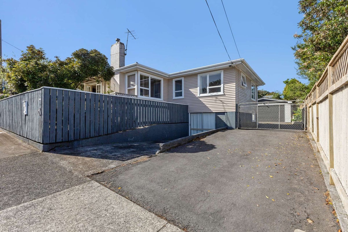 4 Sardinha Place, Marfell, New Plymouth - Carousel 2