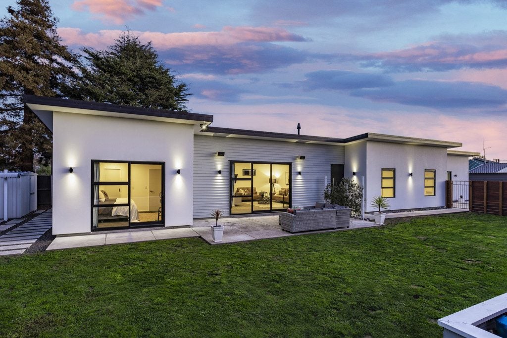 2/32 Burwood Road, Burwood, Christchurch - Carousel 2