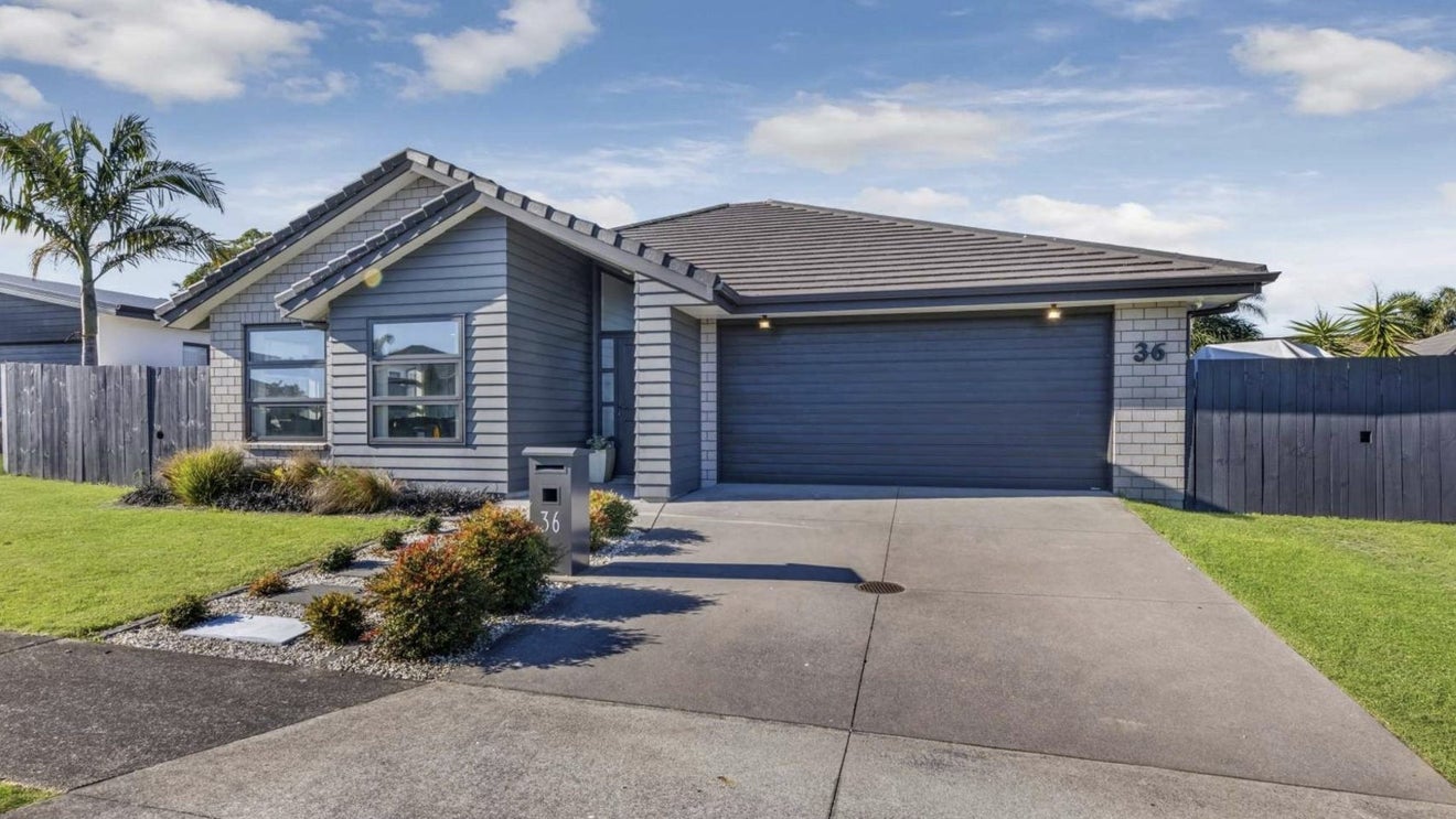 36 Sunningdale Street, Wattle Downs, Auckland - Carousel 1