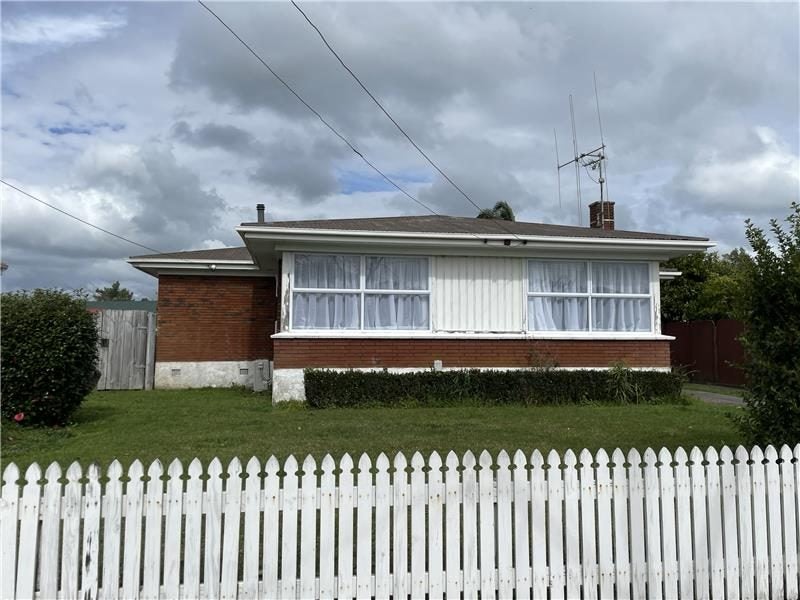 58 Lewis Street, Glenview, Hamilton - Carousel 1