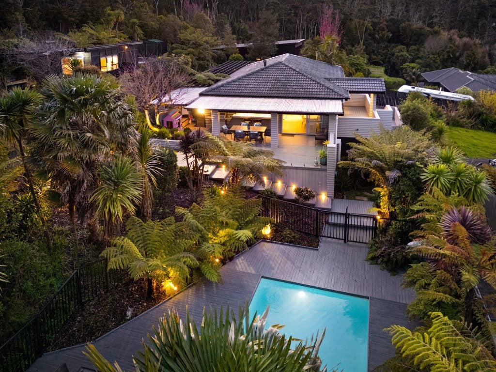 54 Staincross Street, Green Bay, Auckland - Carousel 2