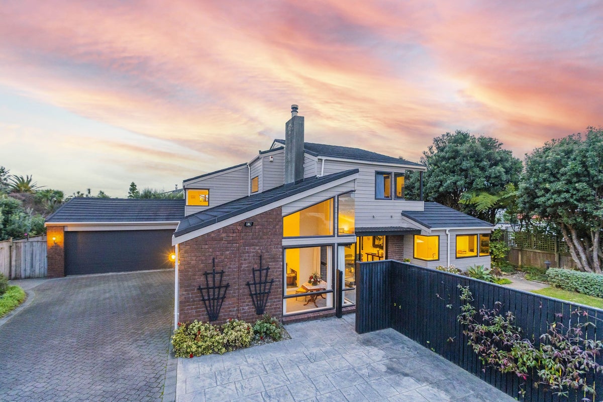 6 Vaucluse Avenue, Paraparaumu Beach, Paraparaumu - Carousel 1