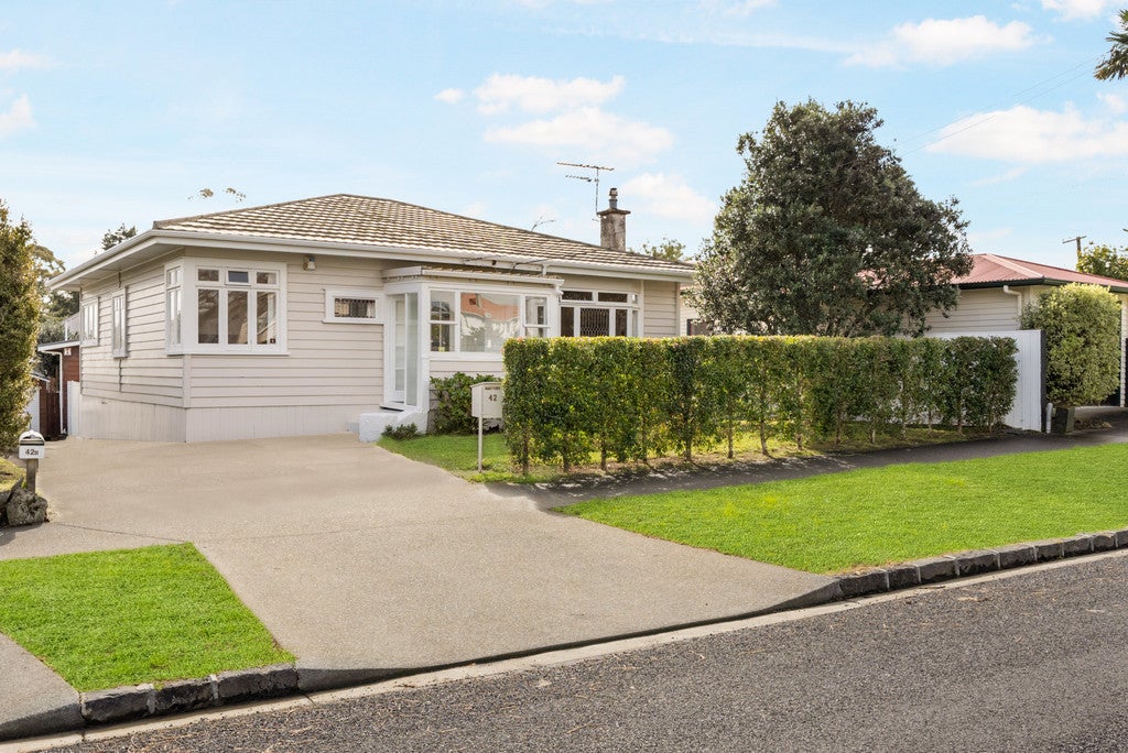 42 Fontenoy Street, Mount Albert, Auckland - Carousel 1