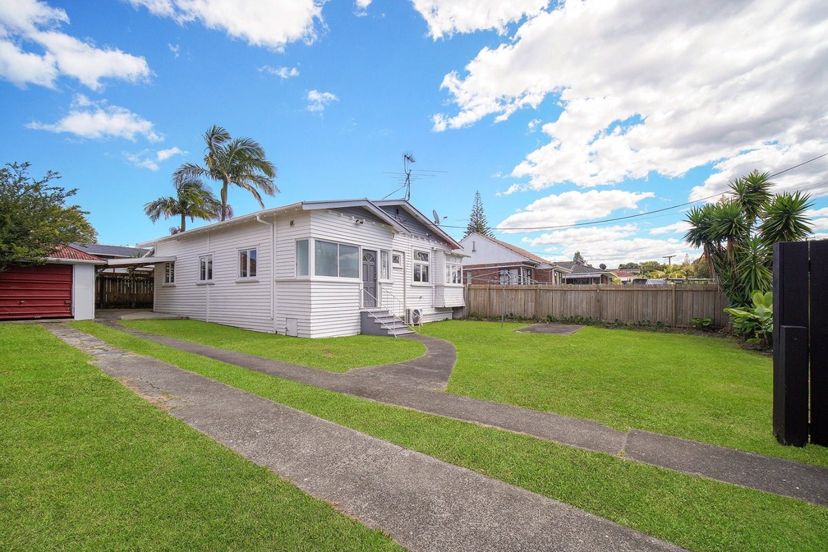 1/36 Miro Street, New Lynn, Auckland - Carousel 1