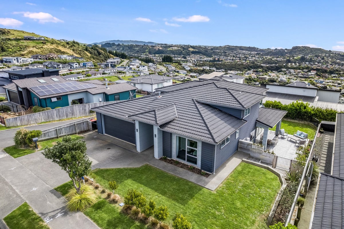 105 Endeavour Drive, Whitby, Porirua - Carousel 1
