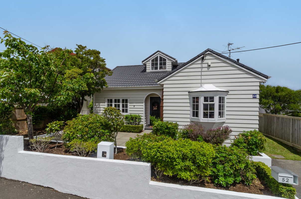52 Donald Street, Karori, Wellington - Carousel 2