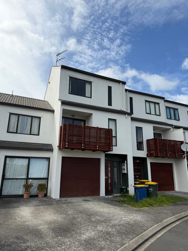 10/12 Ambrico Place, New Lynn, Auckland - Carousel 1