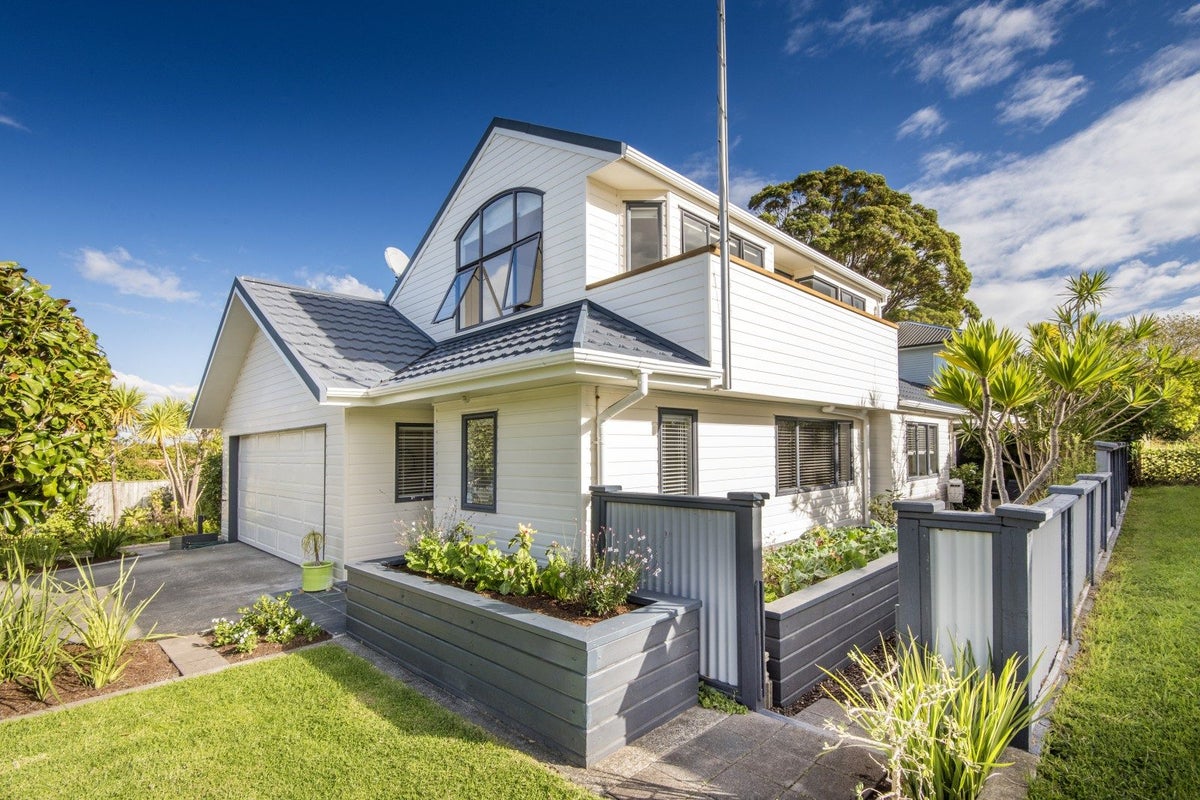 24A Niccol Avenue, Narrow Neck, Auckland - Carousel 1