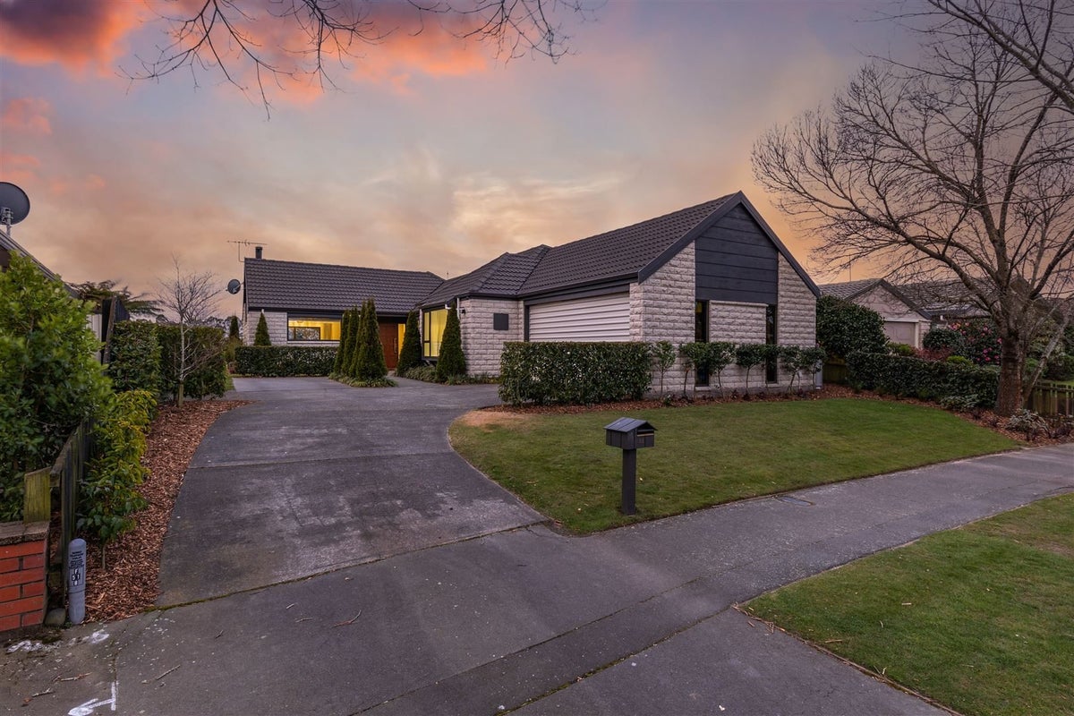44 Karnak Crescent, Russley, Christchurch - Carousel 1