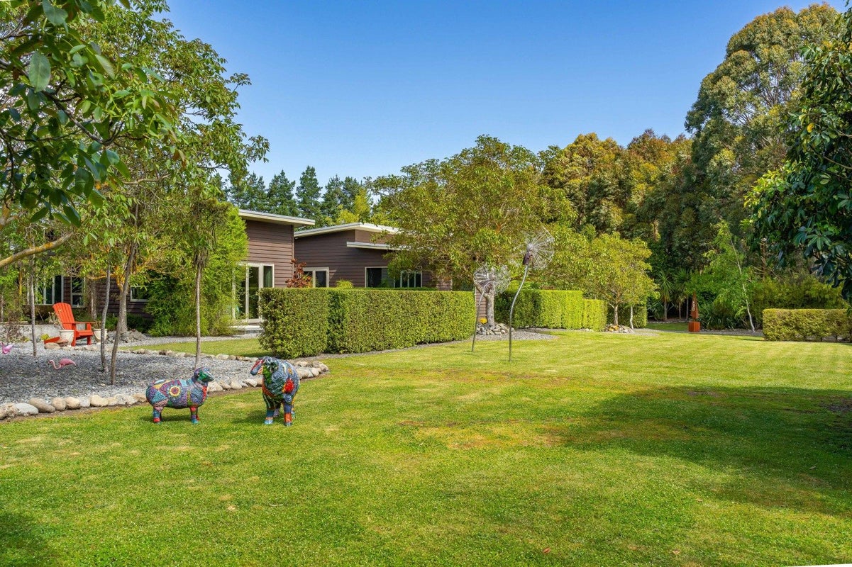 790A State Highway 2, Masterton - Carousel 2
