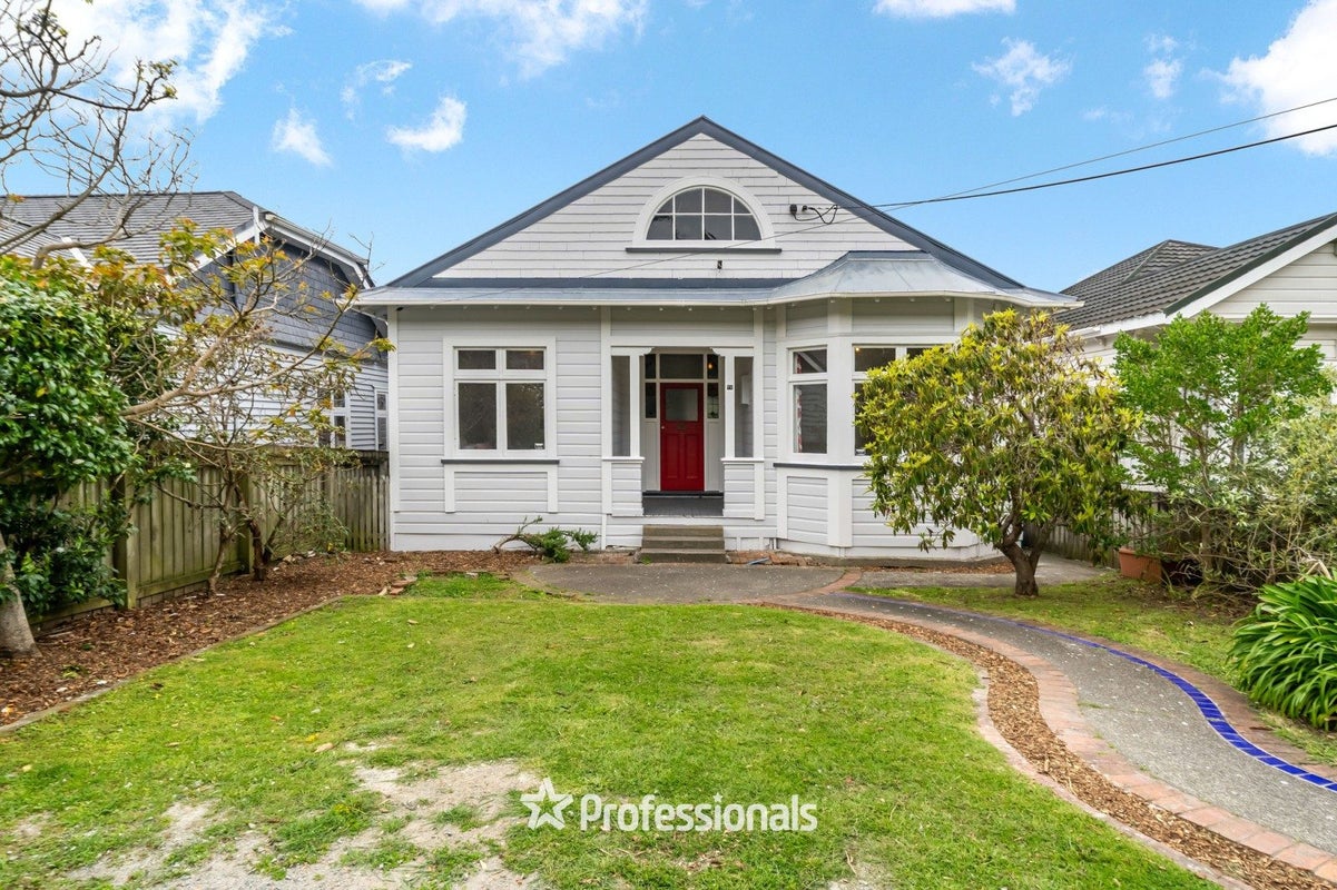 79 Queens Drive, Lyall Bay, Wellington - Carousel 2