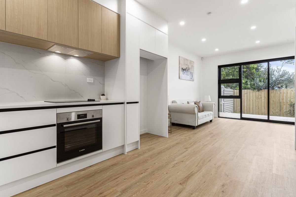 4/2 Kereru Street, Henderson, Auckland - Carousel 2