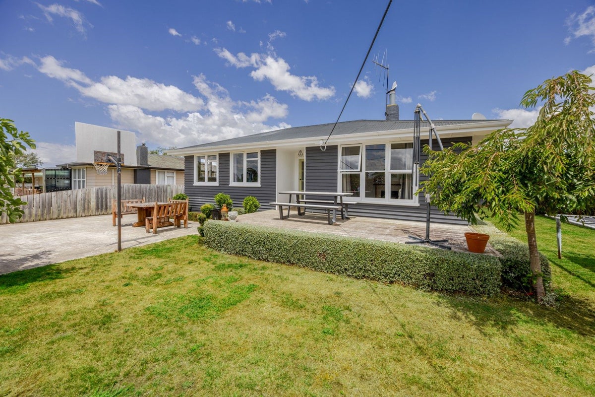 63 Owen Street, Waipawa - Carousel 1