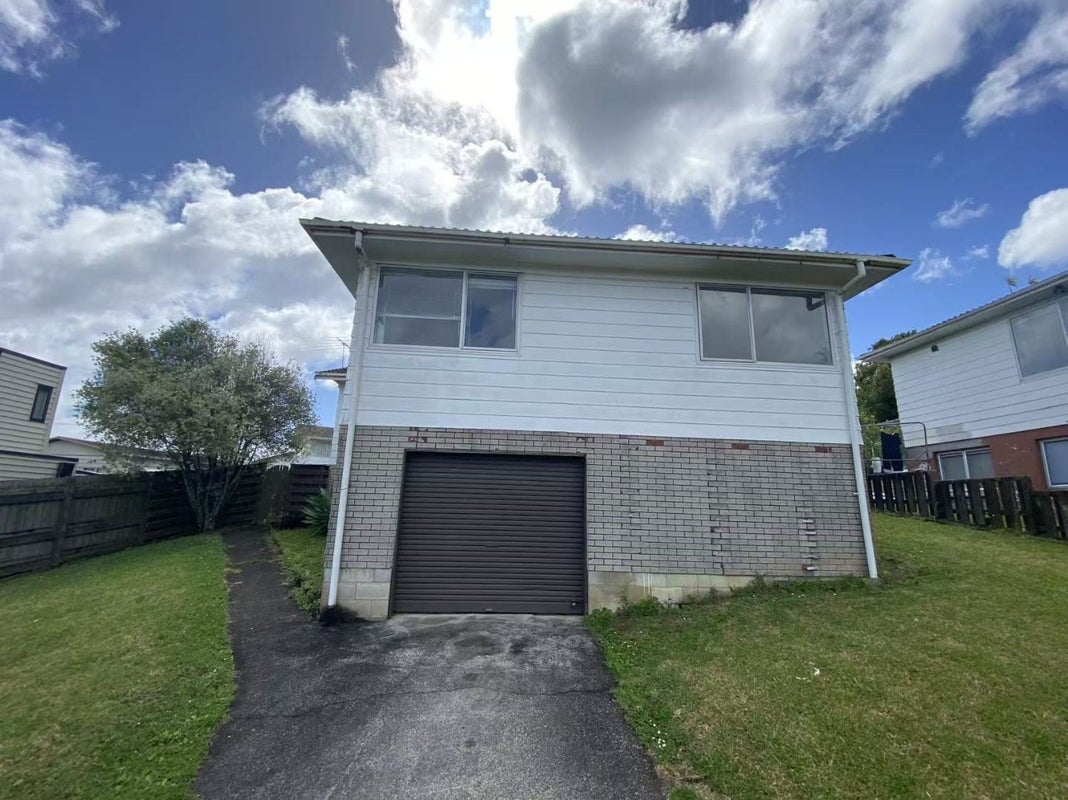 100 The Avenue, Lynfield, Auckland - Carousel 1