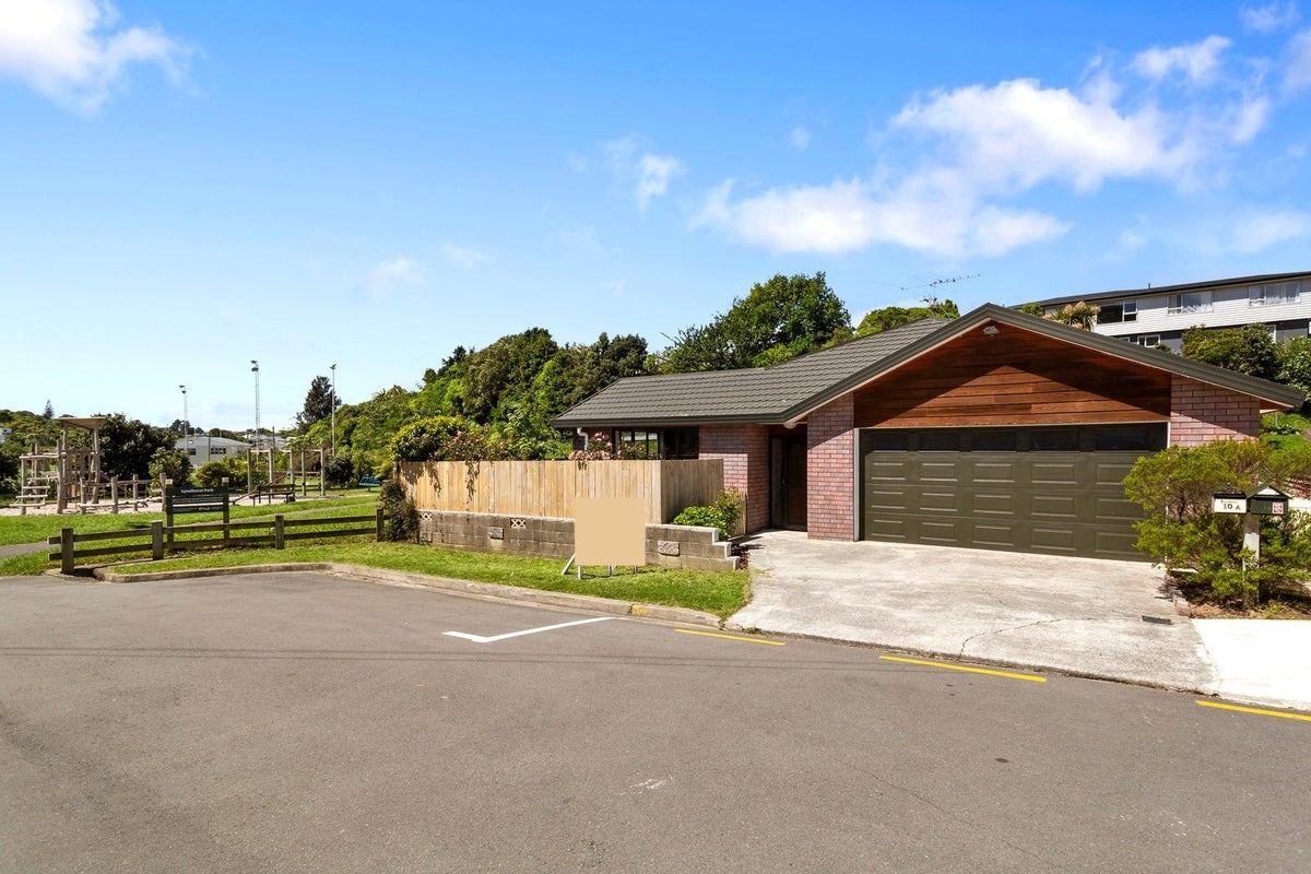 10A Park Avenue, Tawa, Wellington - Carousel 19