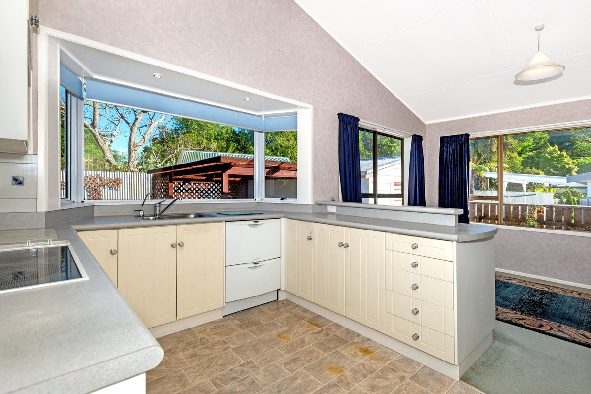 7 Healey Place, Whataupoko, Gisborne - Carousel 2