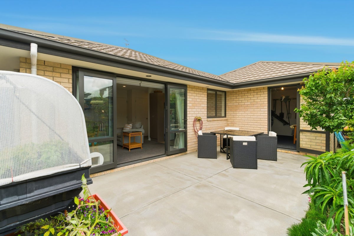 4/19 Tower Street, Hornby, Christchurch - Carousel 1
