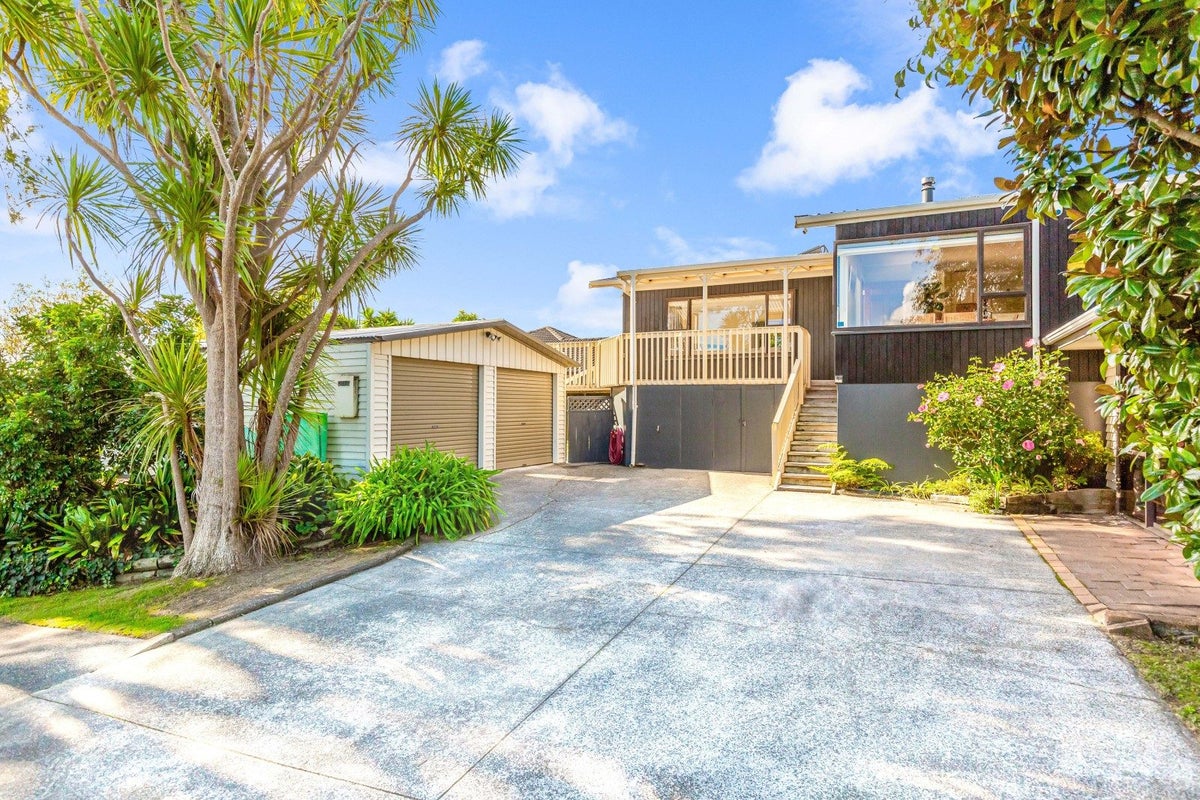 17 Outlook Road, Greenhithe, Auckland - Carousel 1
