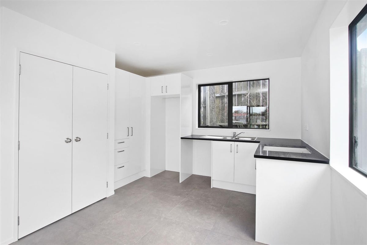 4/9 Plumley Crescent, Mangere, Auckland - Carousel 2
