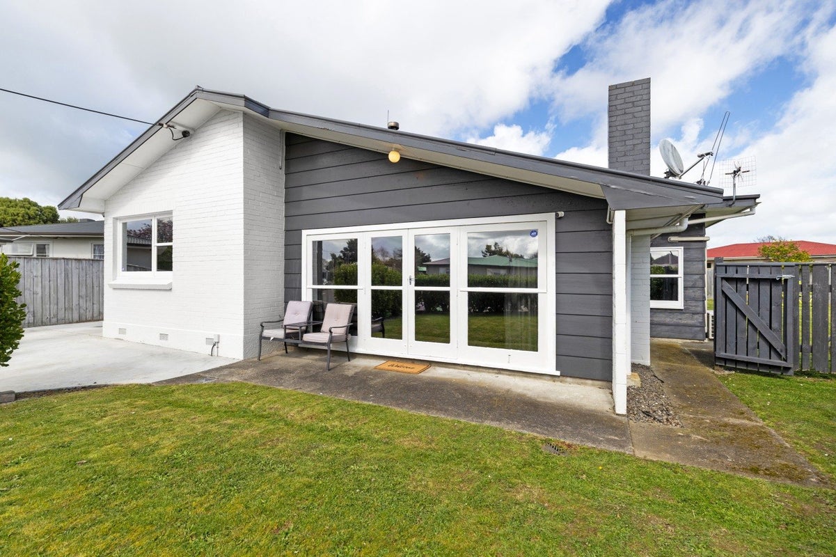 10 Hurley Place, Awapuni, Palmerston North - Carousel 34