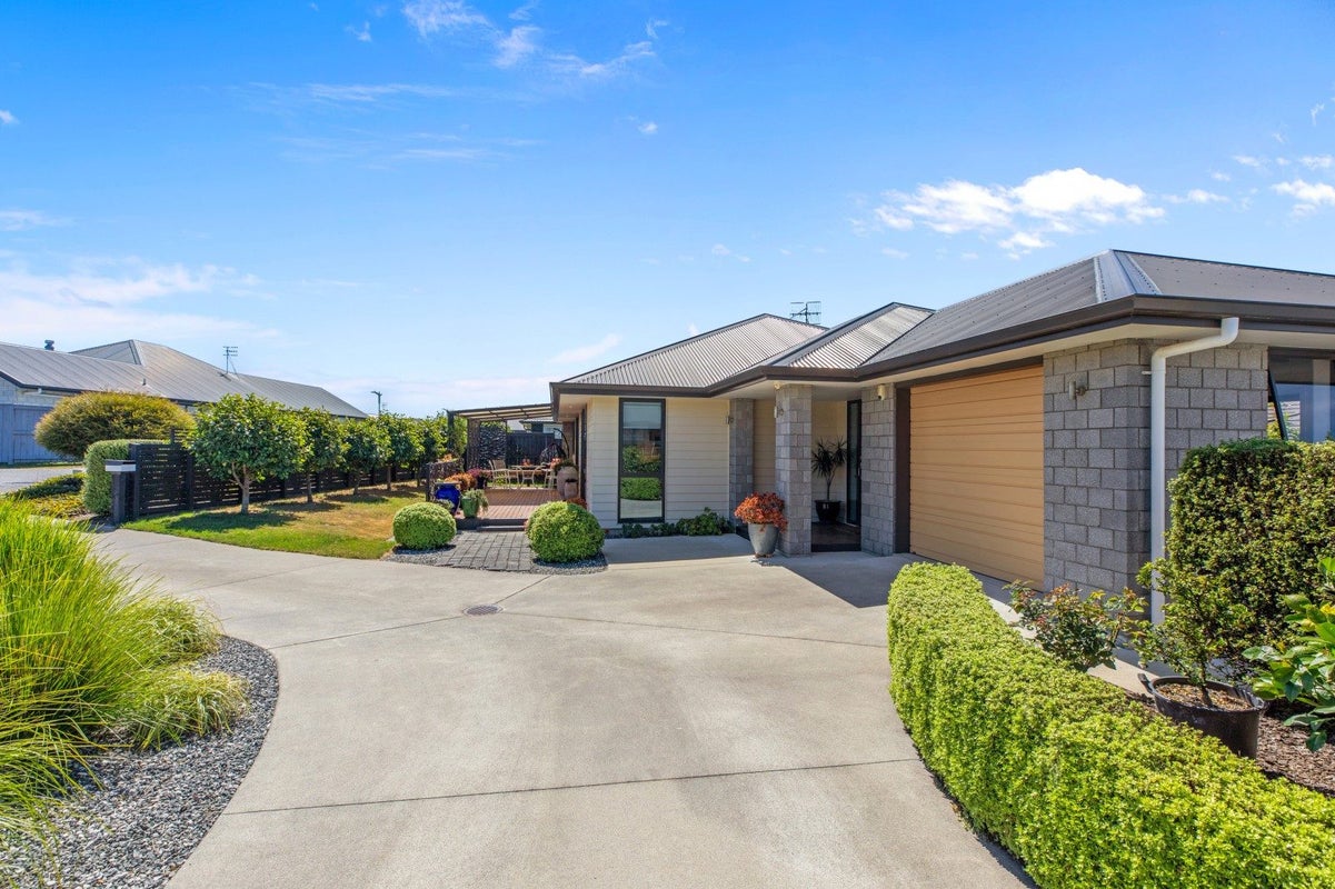 3 Paimarire Lane, Pyes Pa, Tauranga - Carousel 1