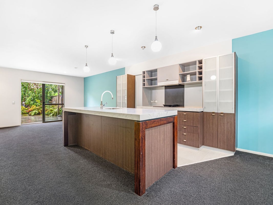 17/21 Hunters Park Drive, Three Kings, Auckland - Carousel 1