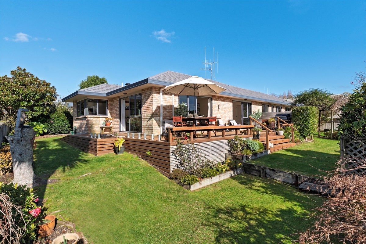 6 Oteki Park Drive, Welcome Bay, Tauranga - Carousel 1
