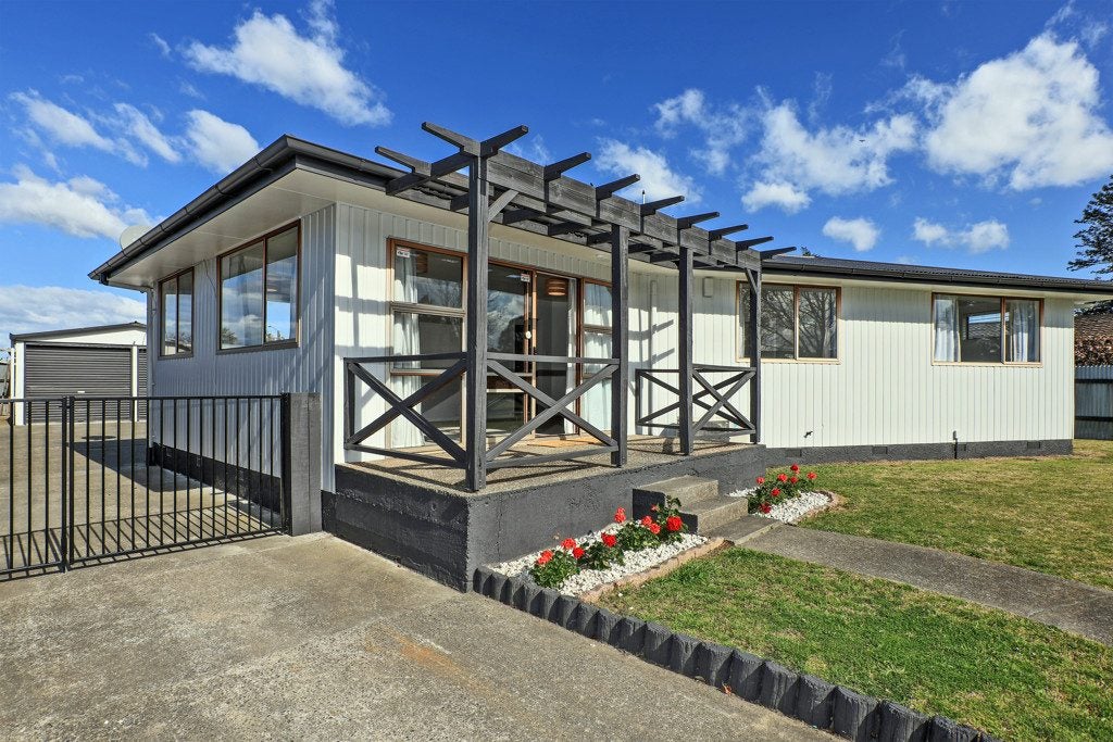 21 Amundsen Avenue, Flaxmere, Hastings - Carousel 2