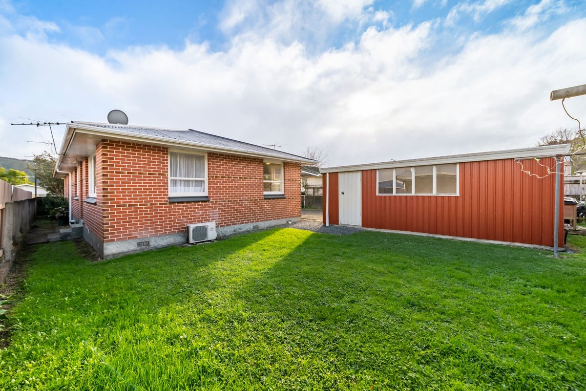 2/8 Oregon Drive, Maoribank, Upper Hutt - Carousel 2