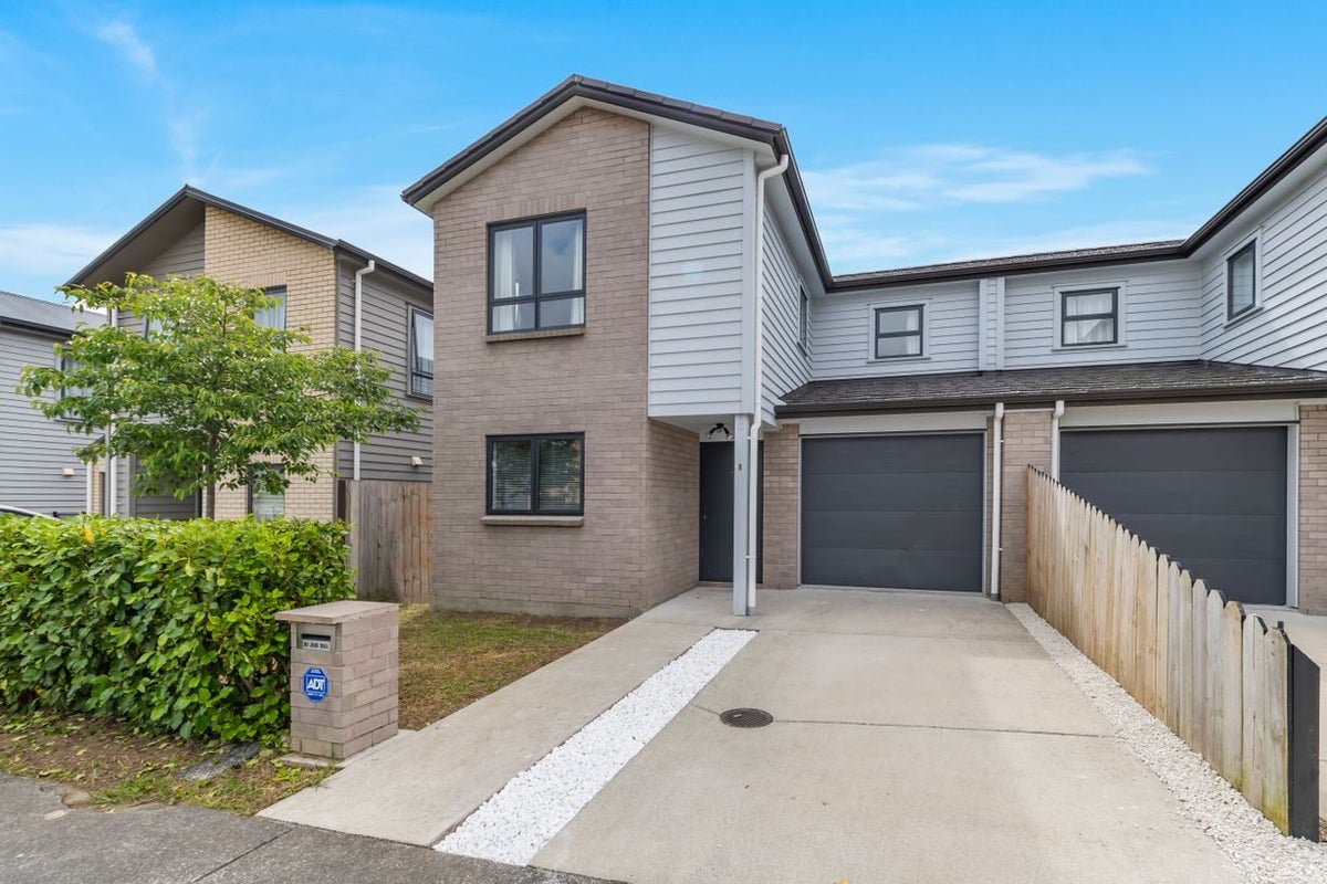 8 Taiaapure Street, Weymouth, Auckland - Carousel 1