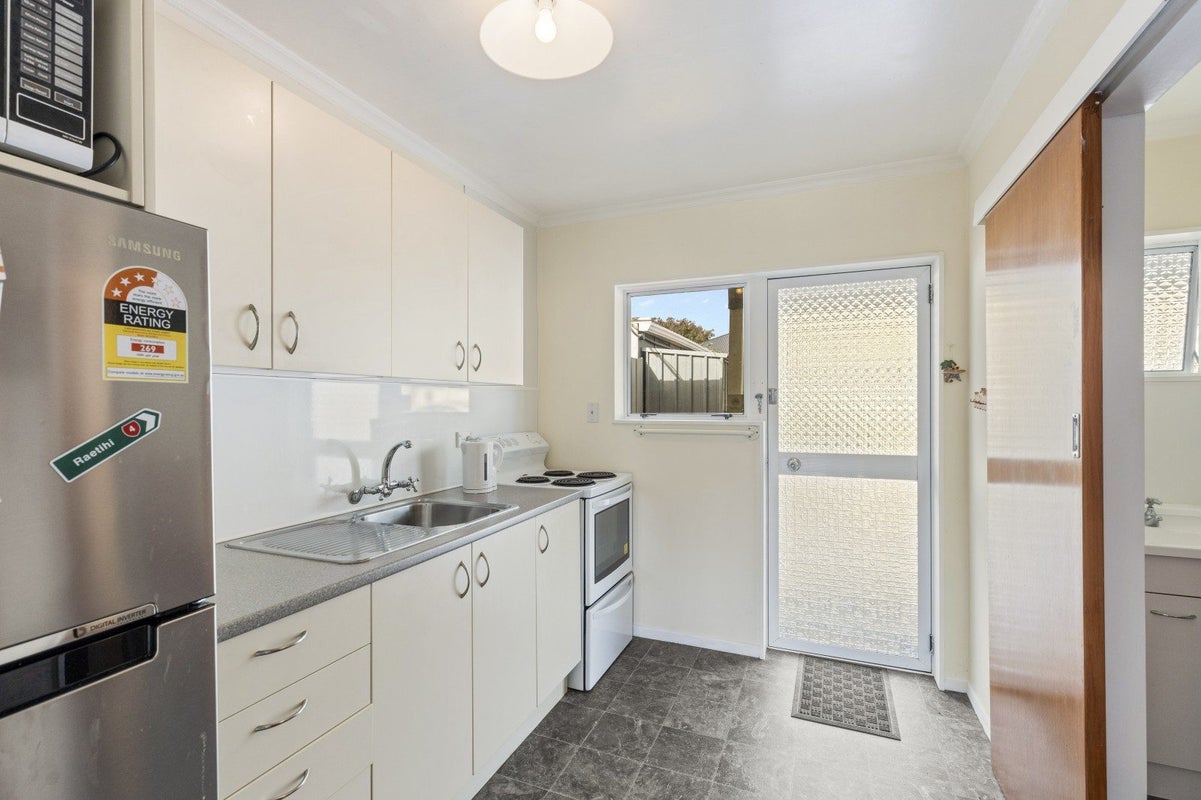2/220 CORONATION Avenue, WELBOURN, NEW PLYMOUTH - Carousel 1