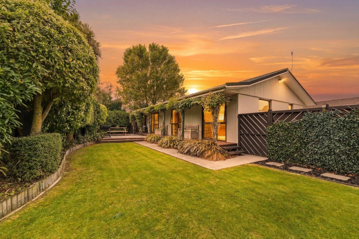 11 Townshend Crescent, Halswell, Christchurch - Carousel 1