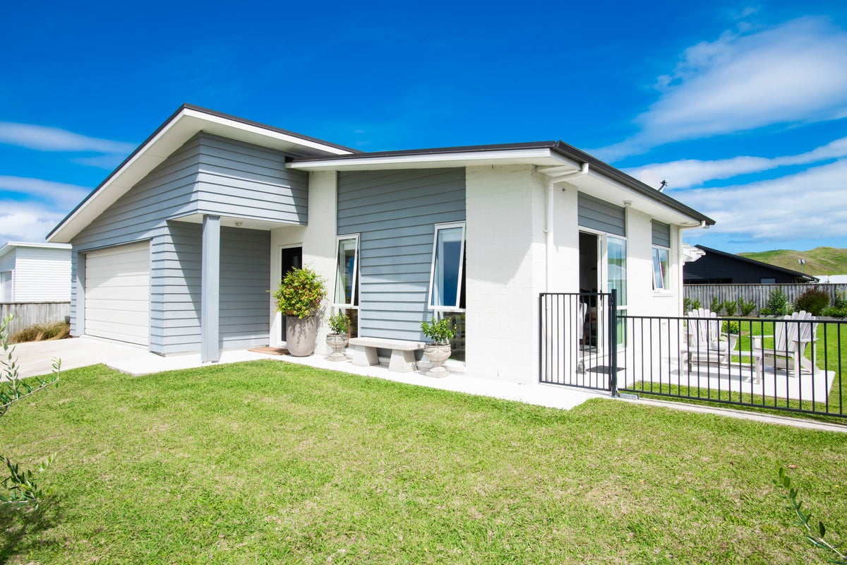 25 Hamilton Drive, Wainui, Gisborne - Carousel 1