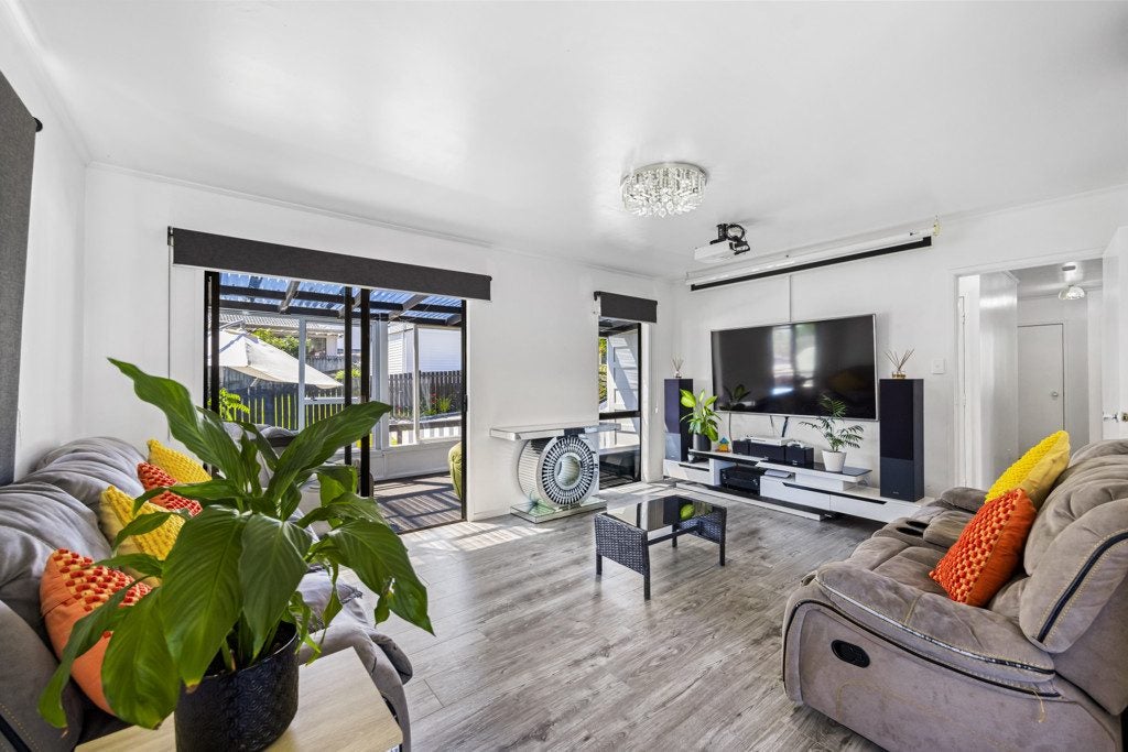 1/541 Swanson Road, Ranui, Auckland - Carousel 1