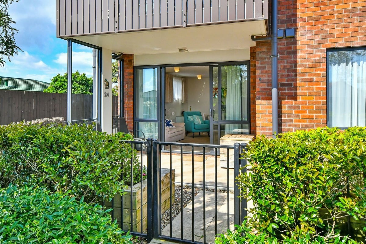24/128 St George Street, Papatoetoe, Auckland - Carousel 1