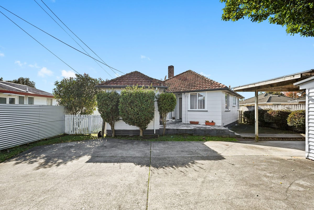 15 Roy Street, Nawton, Hamilton - Carousel 1