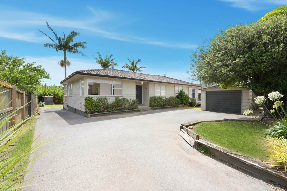 158 Cascades Road, Pakuranga Heights, Auckland - Carousel 1